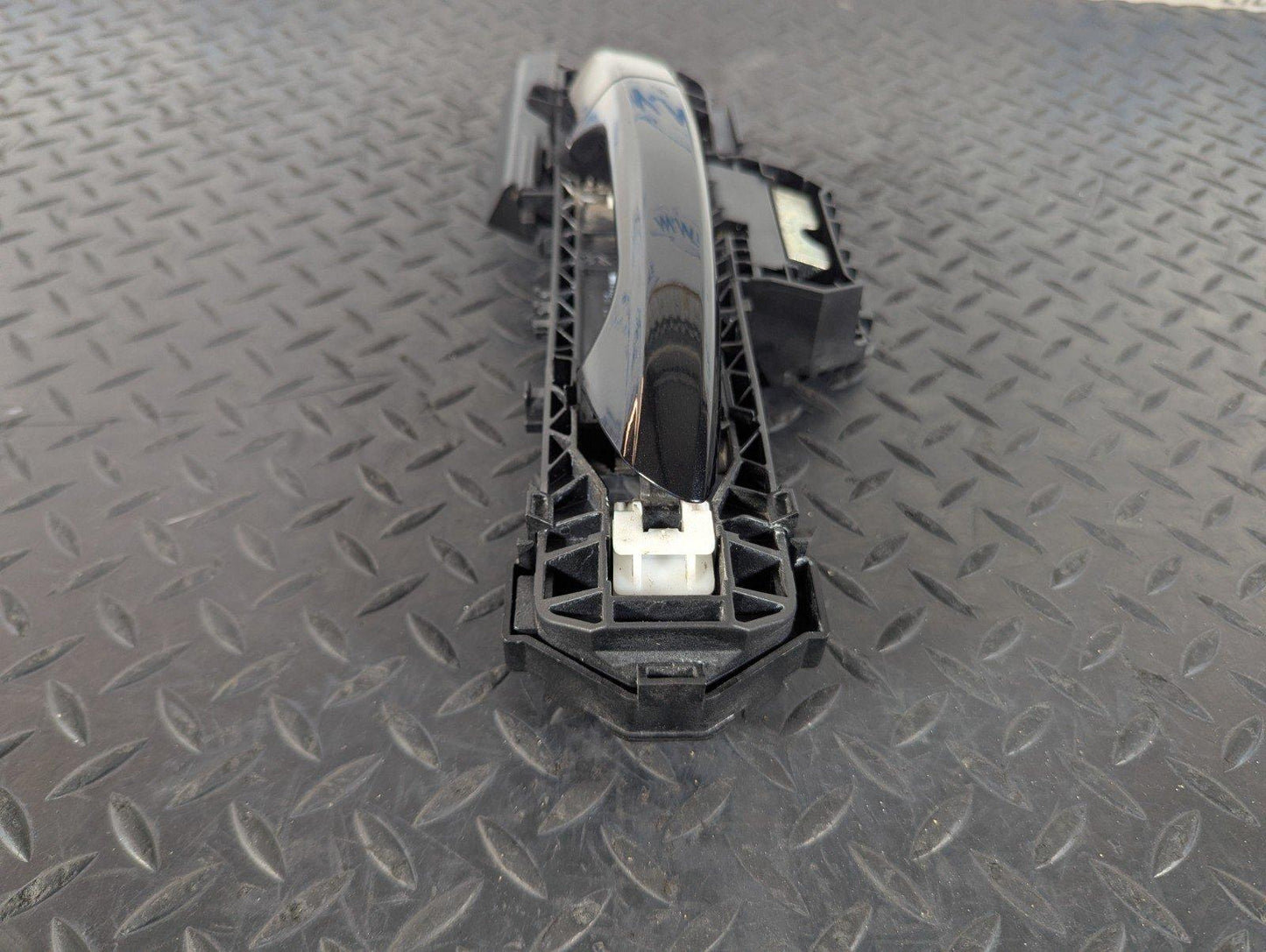 13-19 MERCEDES BENZ CLA C117 FRONT LEFT PASSENGER SIDE DOOR HANDLE A2047602134