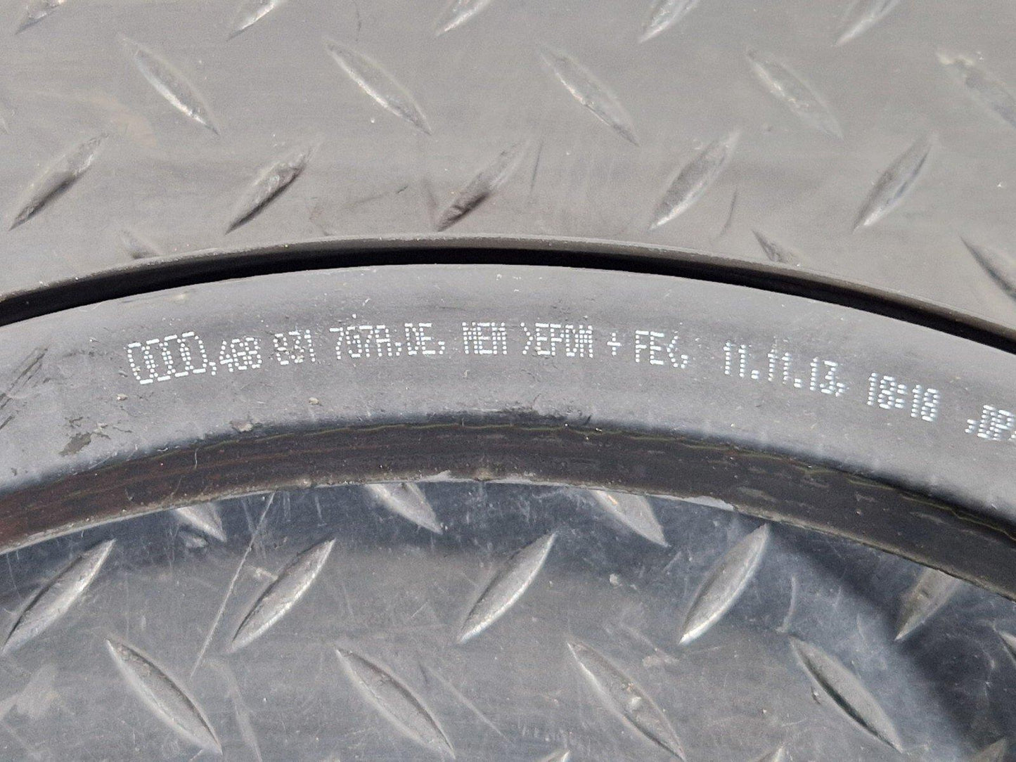 10-18 AUDI A7 4G S-LINE FRONT RIGHT OSF RUBBER WEATHER SEAL 4G8831707A