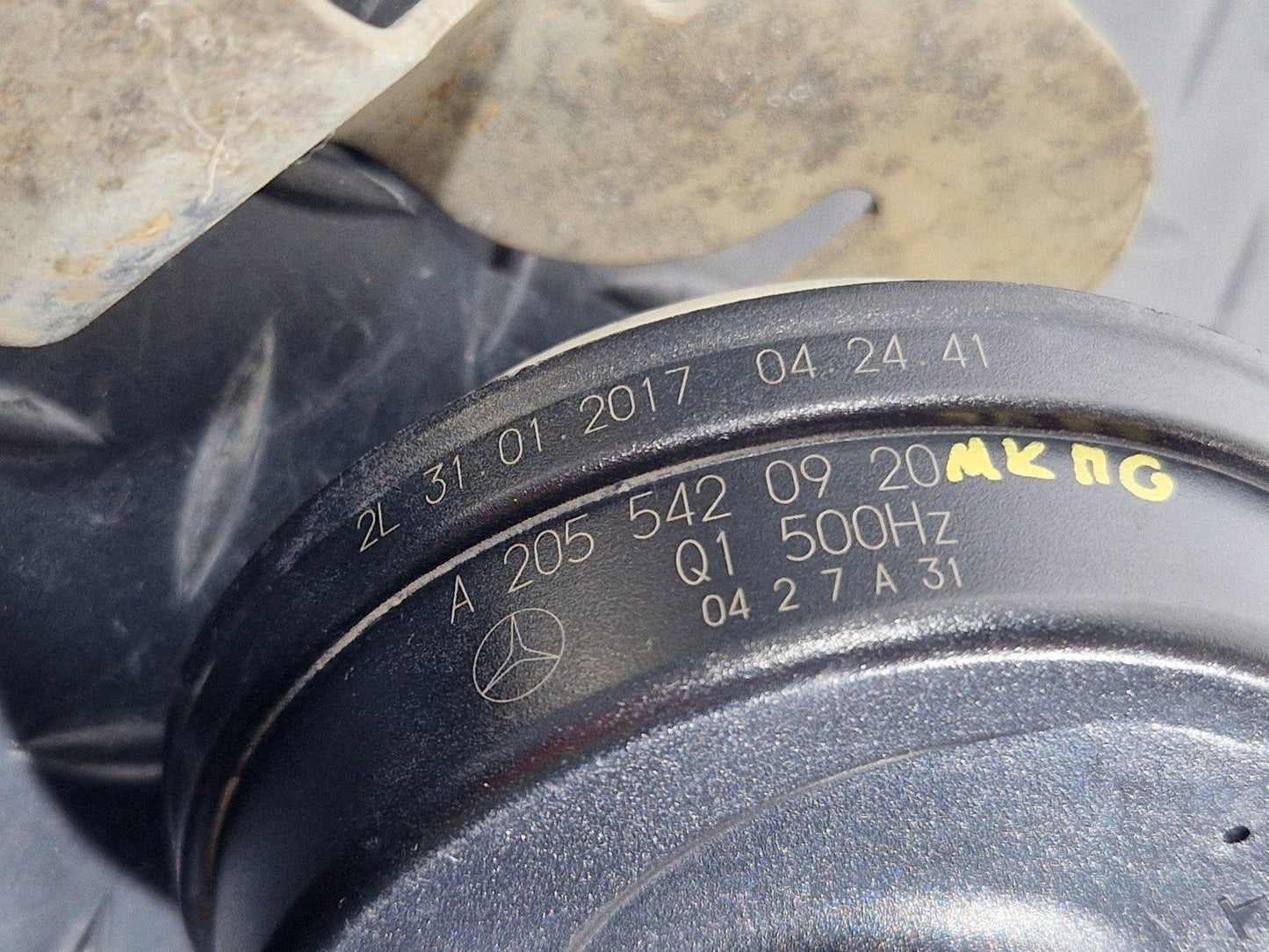 14-21 MERCEDES BENZ C200d W205 GENUINE FRONT LEFT N/S HORN SIGNAL A2055420920