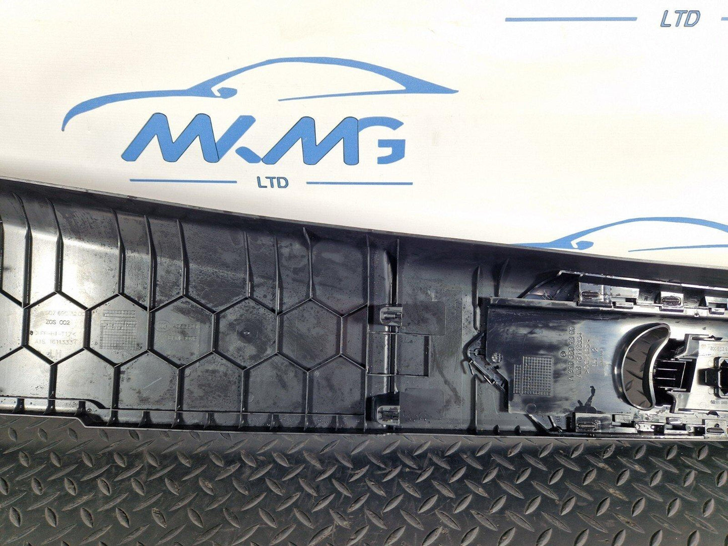 18-ON MERCEDES BENZ SPRINTER W907 LEFT SIDE B PILLAR TRIM COVER A9076903200