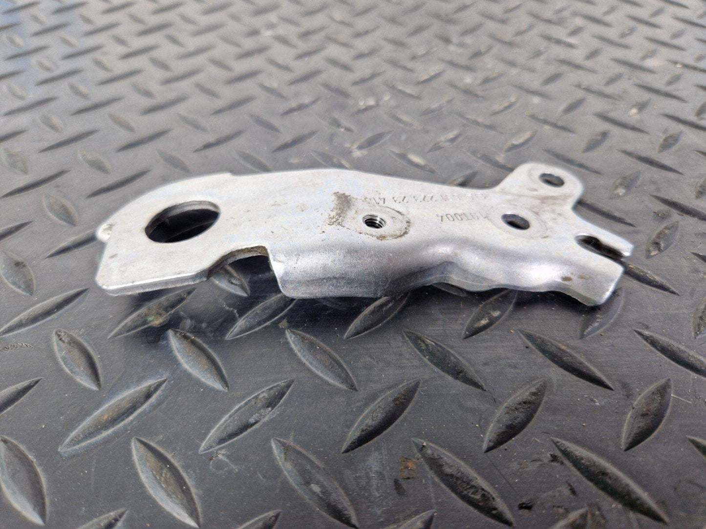 18-ON MERCEDES BENZ SPRINTER W907 OEM ENGINE REAR LEFT LIFTING LUG A6512232341