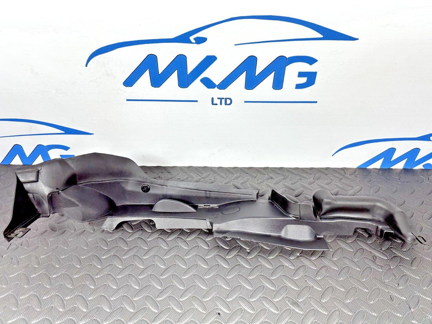 16-19 AUDI A4 B9 SALOON GENUINE RIGHT DRIVER SIDE WING PANEL SEAL 8W0821170