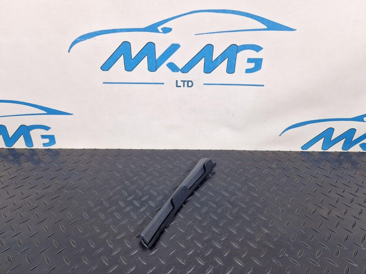 16-19 AUDI A4 AVANT B9 S-LINE GENUINE RIGHT SIDE A PILLAR BRACKET 8W0868204
