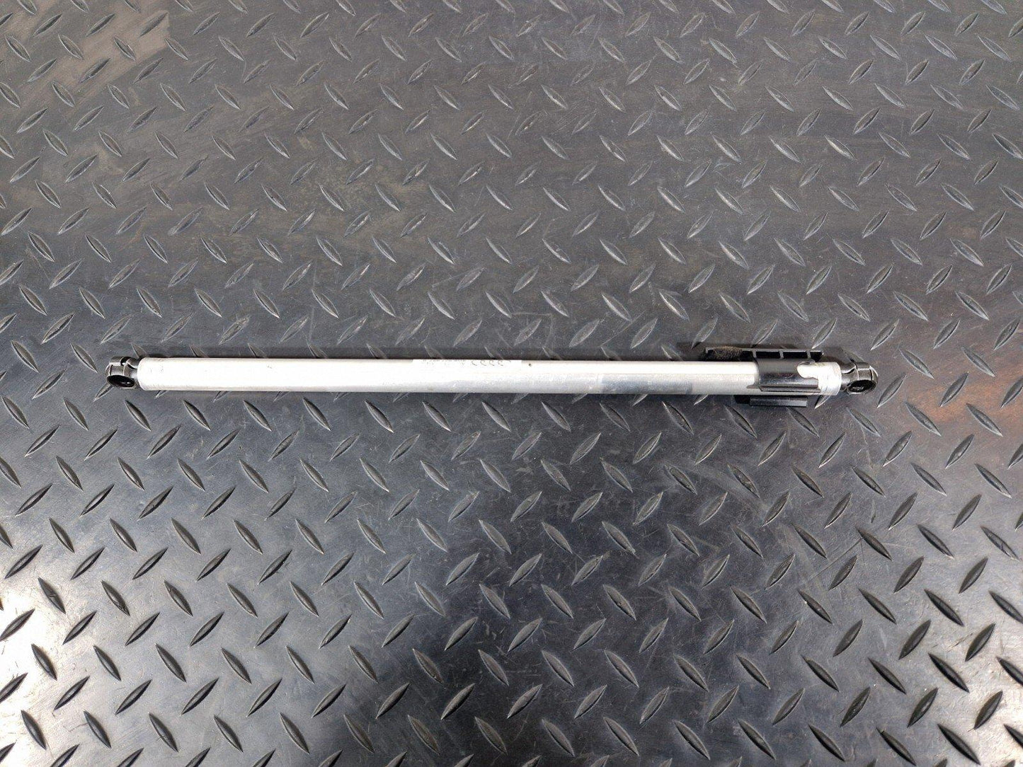 15-18 AUDI A7 4G GENUINE OEM REAR LEFT N/S BOOT TAILGATE GAS STRUT 4G8827857S