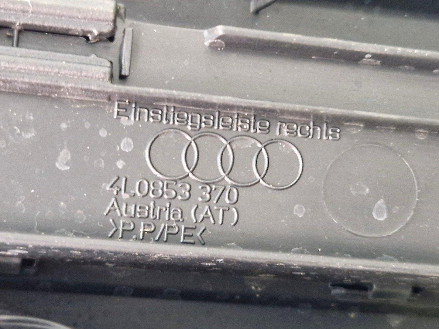 AUDI Q7 4L OS GENUINE RIGHT LOWER SILL TRIM  4L0853370