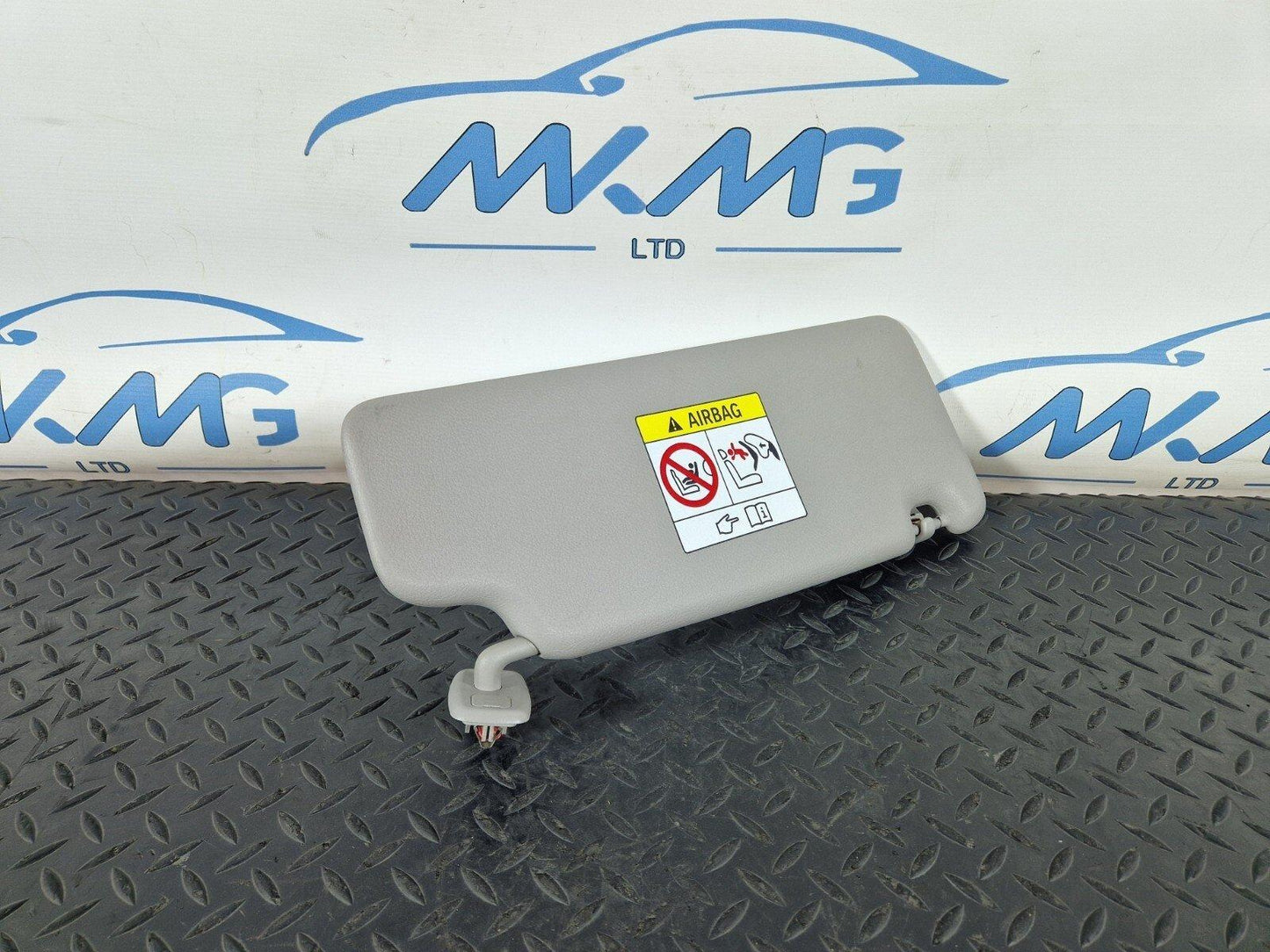 16-22 BMW X1 F48 GENUINE OEM LEFT N/S PASSENGER SIDE SUN VISOR 7402857