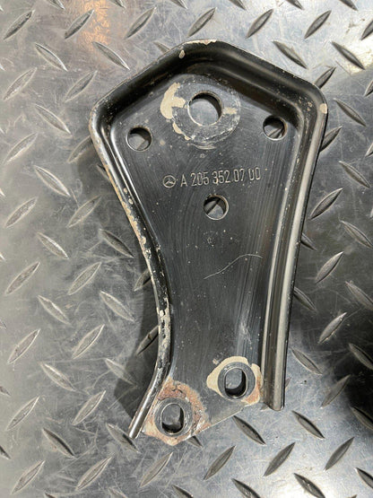14-21 MERCEDES C-CLASS C350h W205 REAR AXLE SUBFRAME LEFT STOP PLATE A2053520700