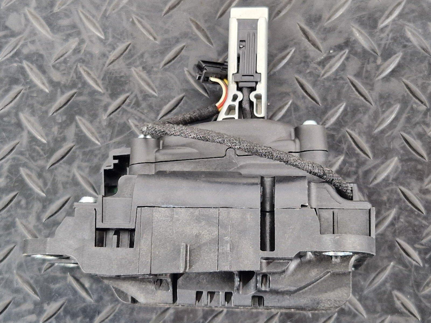 16-19 AUDI A4 B9 GENUINE GEAR SHIFT MECHANISM 8W2713041E