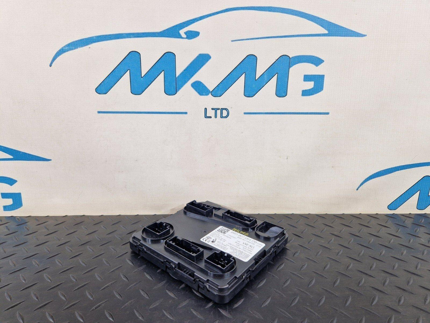16-19 AUDI A4 B9 GENUINE OEM BCM BODY CONTROL MODULE ECU 8W0907064DB