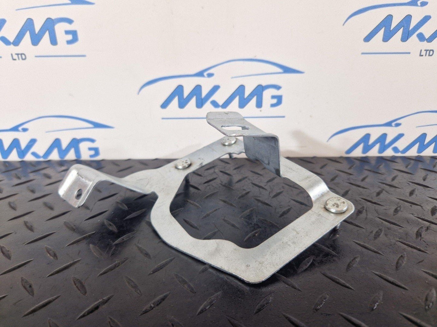 19-ON RANGE ROVER EVOQUE L551 GENUINE BRACKET M8D2-101D92-AB
