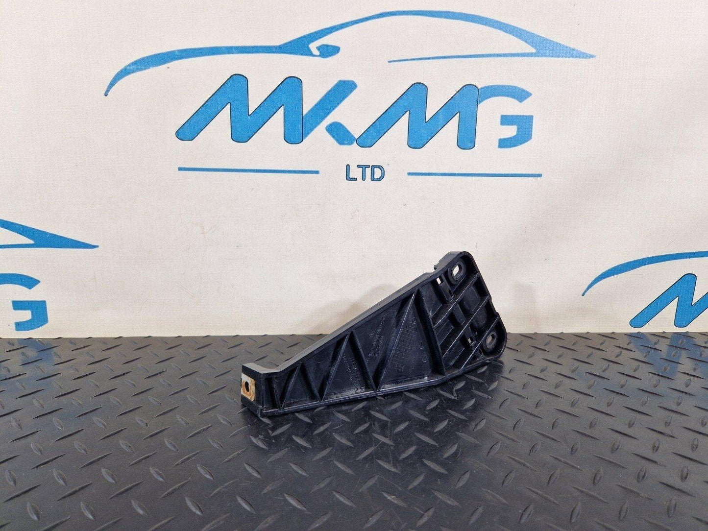 14-19 MERCEDES BENZ GLA X156 OEM REAR RIGHT BUMPER BRACKET HOLDER A1568850814