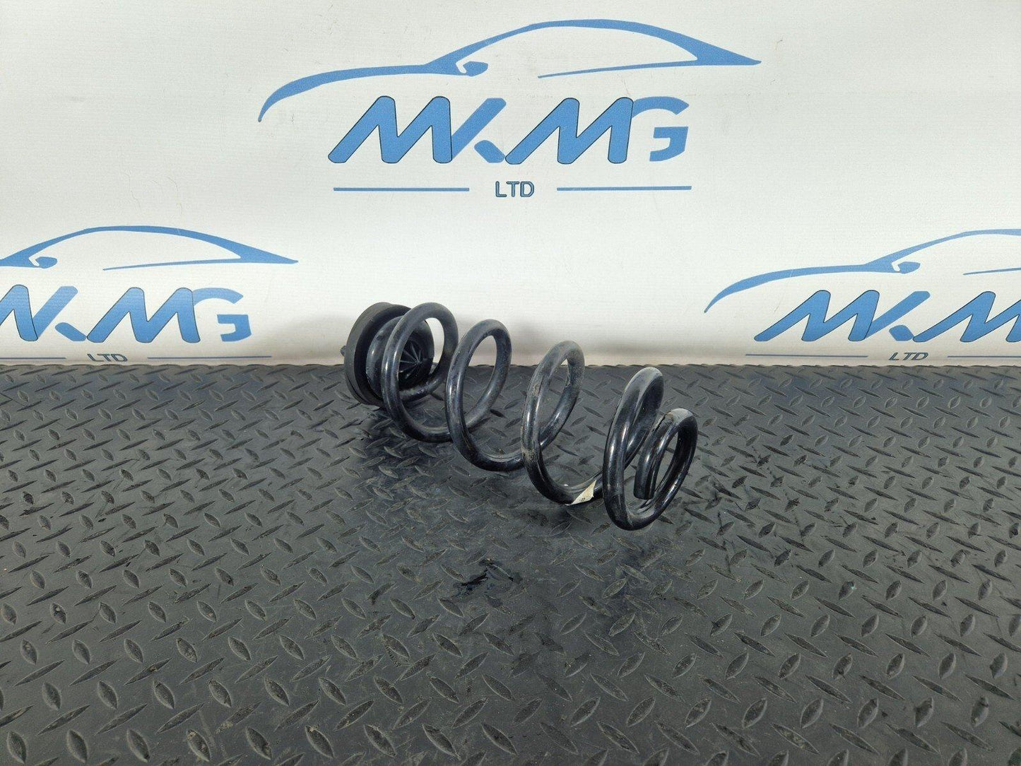 16-19 AUDI A4 B9 OEM REAR COIL SPING 8W0511115DT