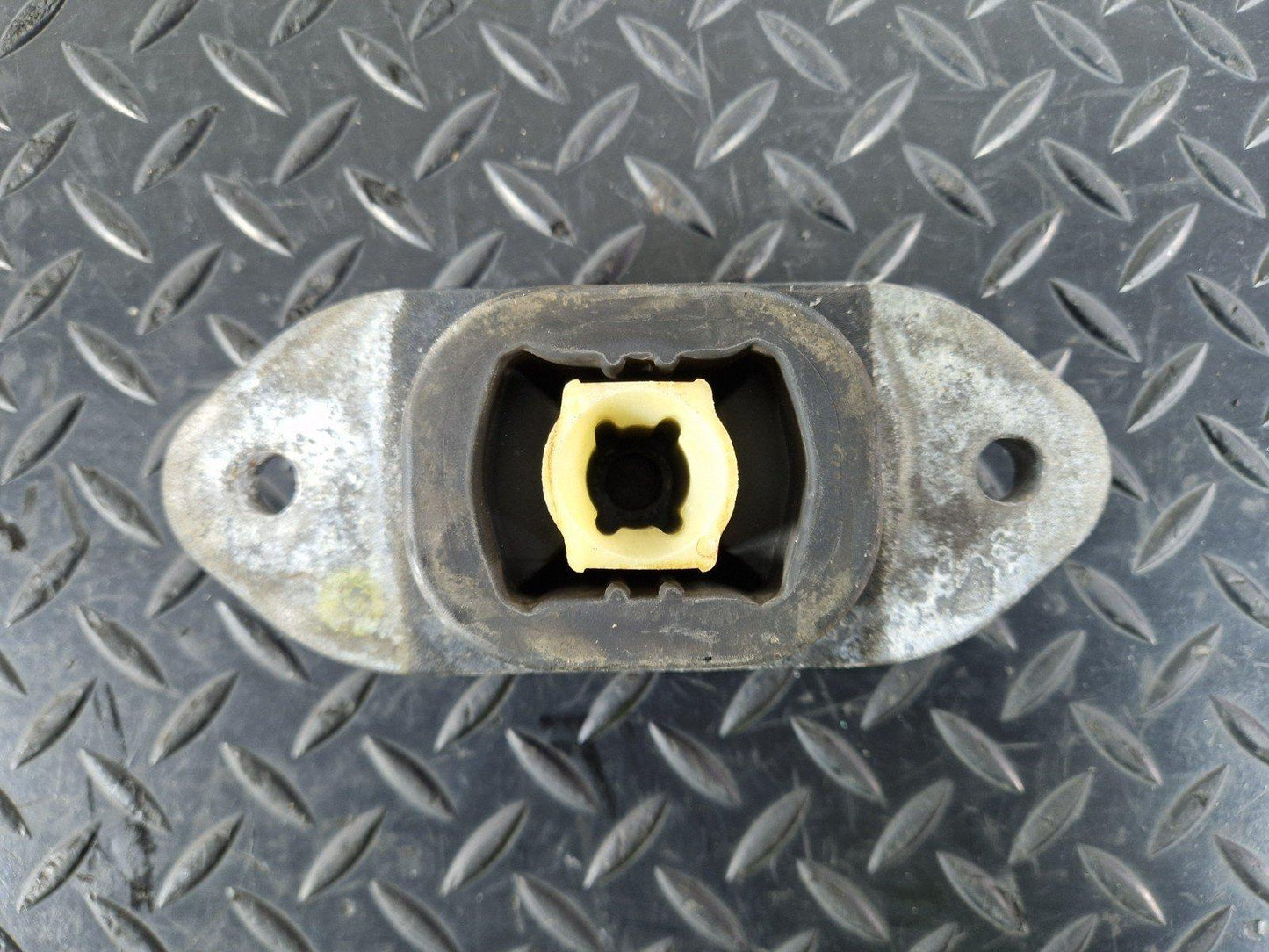 14-23 MERCEDES VITO W447 GENUINE DIESEL LEFT SIDE ENGINE MOUNT A4472411413