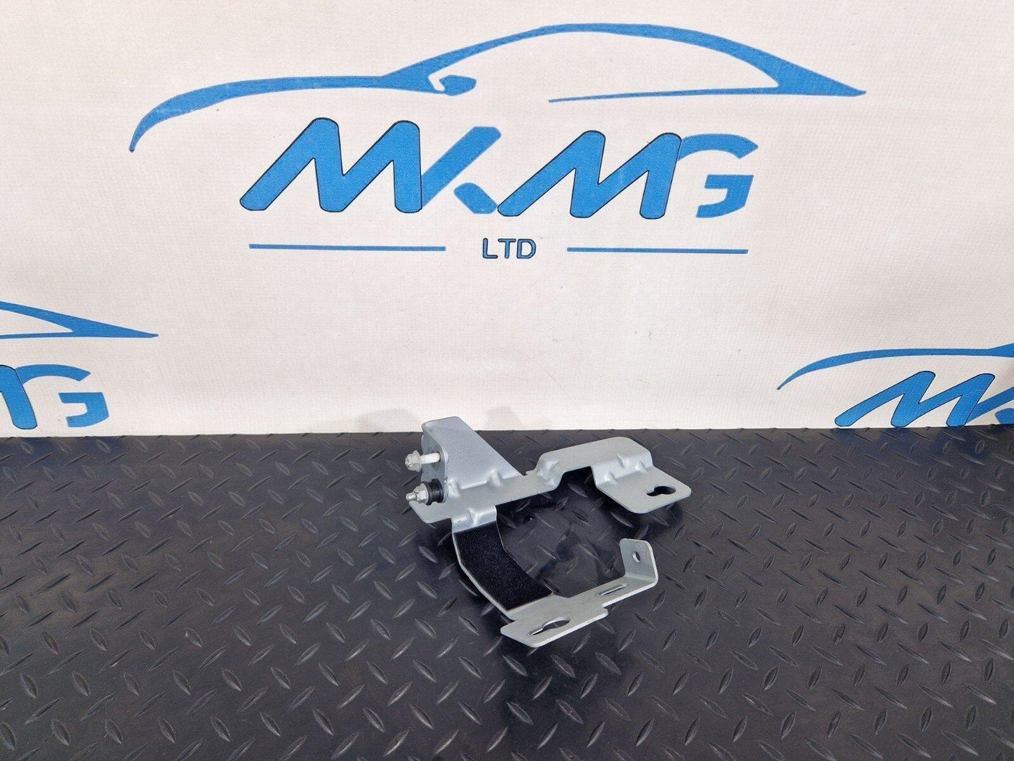 19-ON MERCEDES BENZ CLA C118 WATER COOLER VALVE BRACKET A1775043700