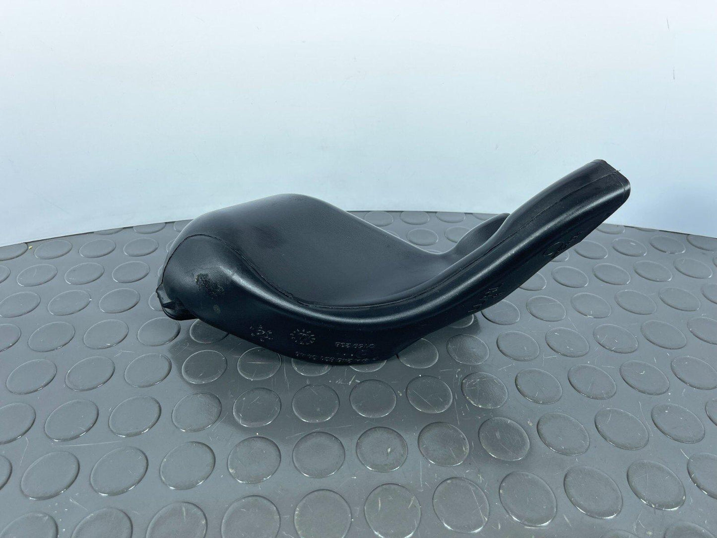 12-18 MERCEDES A-CLASS W176 GENUINE FRONT LEFT AIR DUCT GUIDE A2468310446