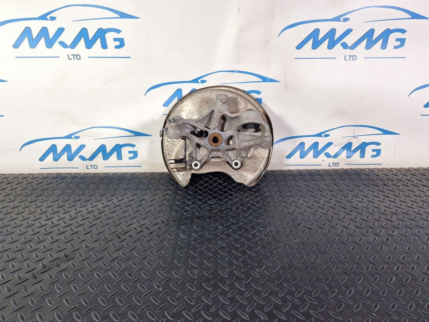 16-19 AUDI A4 B9 S-LIN  REAR RIGHT WHEEL HUB & BEARING 8W0505436T 8W0505432P