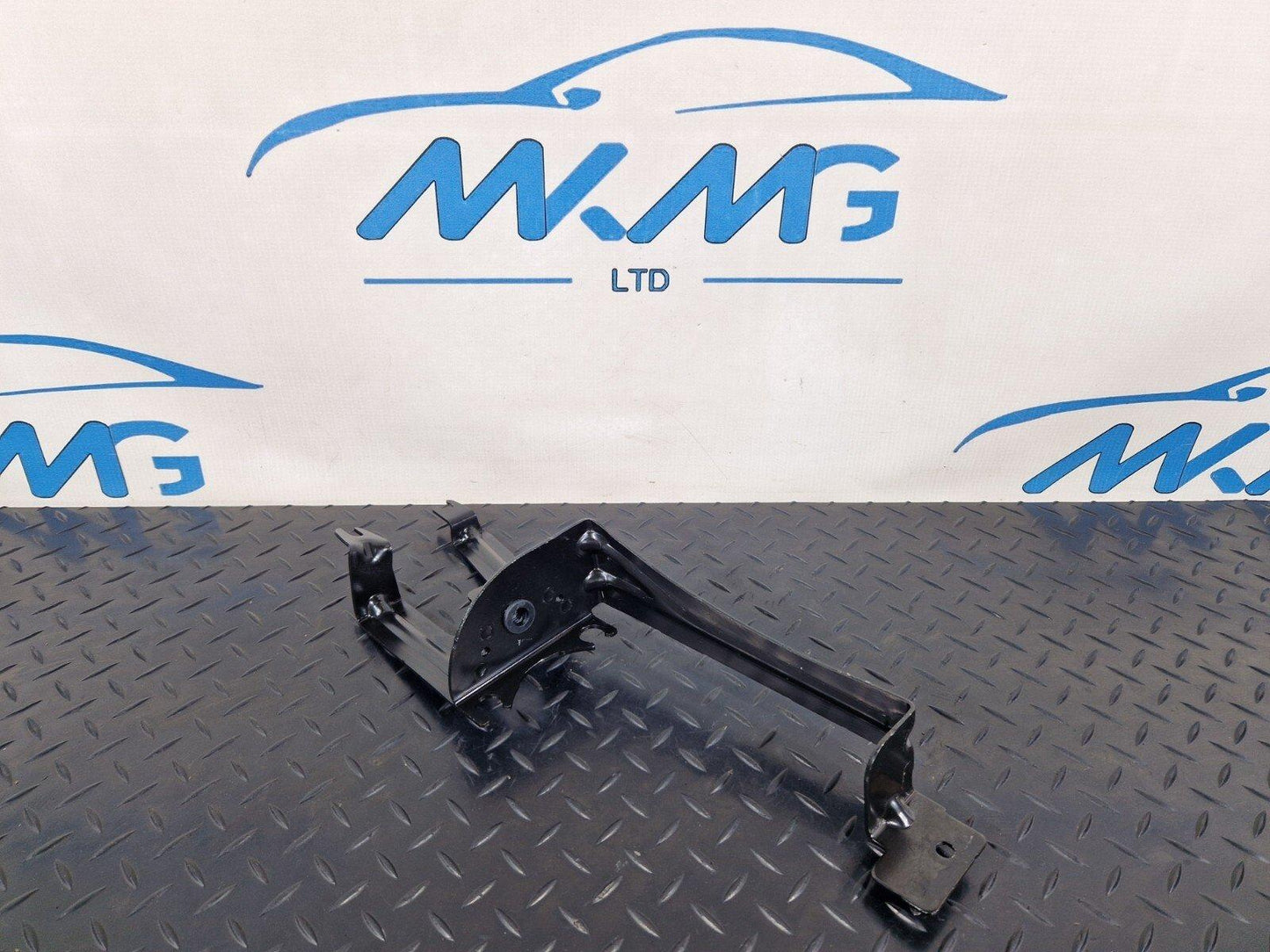 19-ON MERCEDES BENZ B CLASS W247 ABS PUMP MOUNT BRACKET SUPPORT A1774303400
