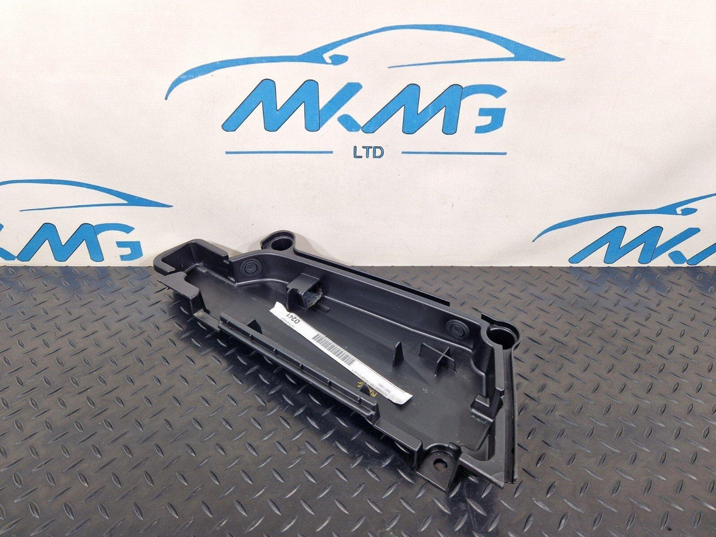 14-21 MERCEDES BENZ C220d W205 WARNING TRIANGLE TRAY A2056803903