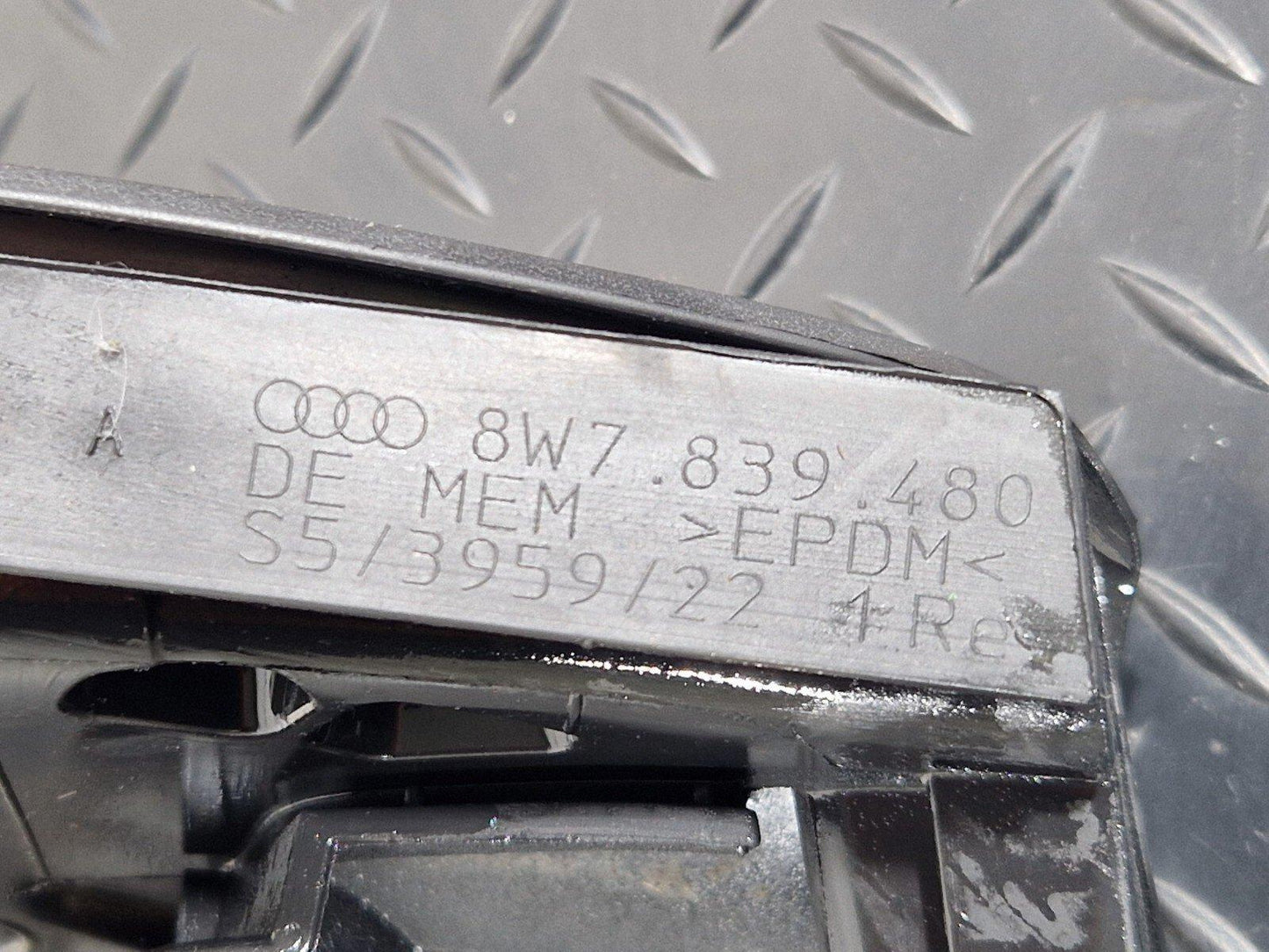 16-24 AUDI A5 F5 CABRIOLET RUBBER SEAL RIGHT DOOR WINDOW/GLASS 8W7839480