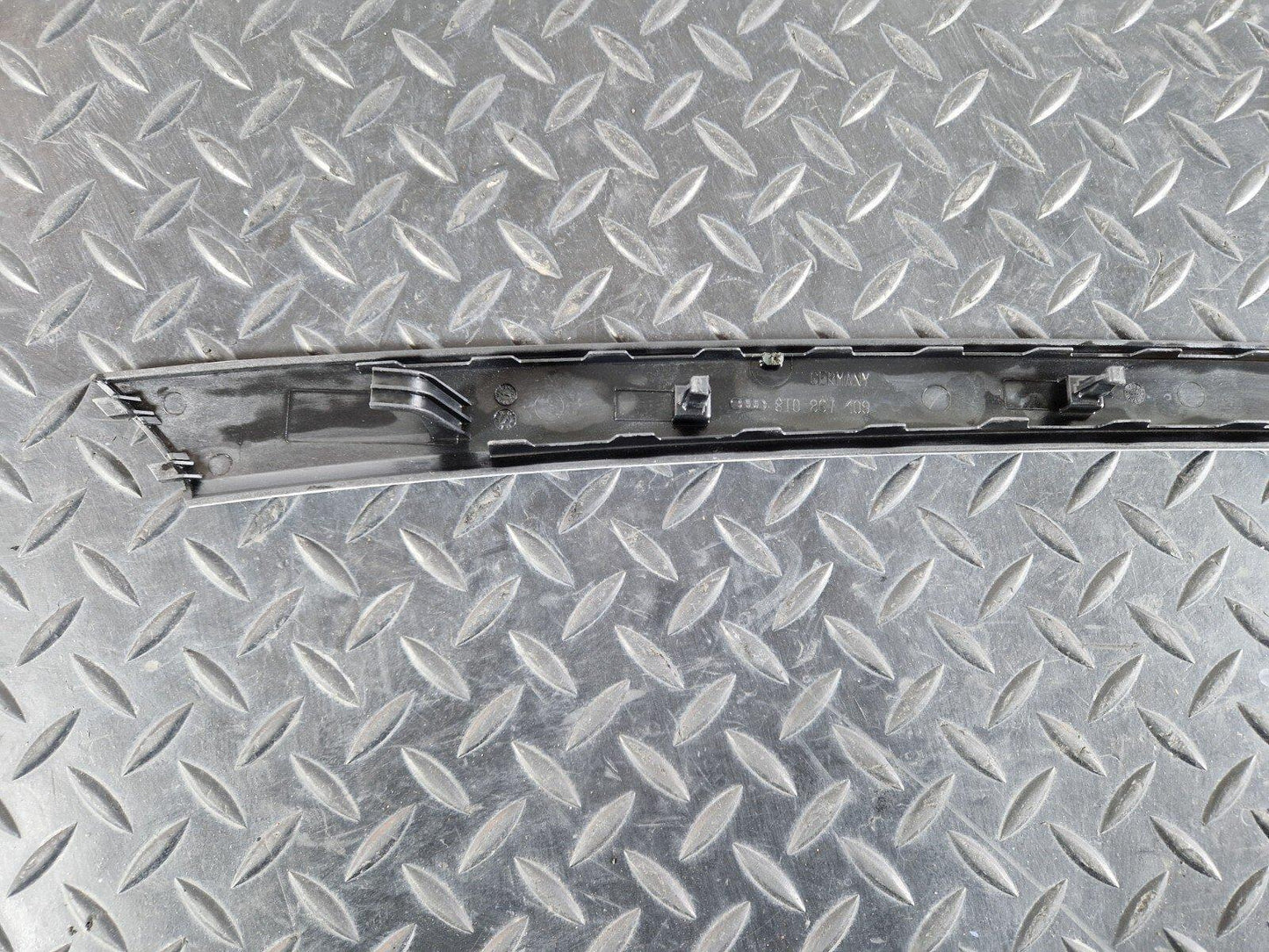12-17 AUDI S5 CONVERTIBLE FRONT LEFT N/S PASSENGER SIDE DOOR TRIM 8T0867409