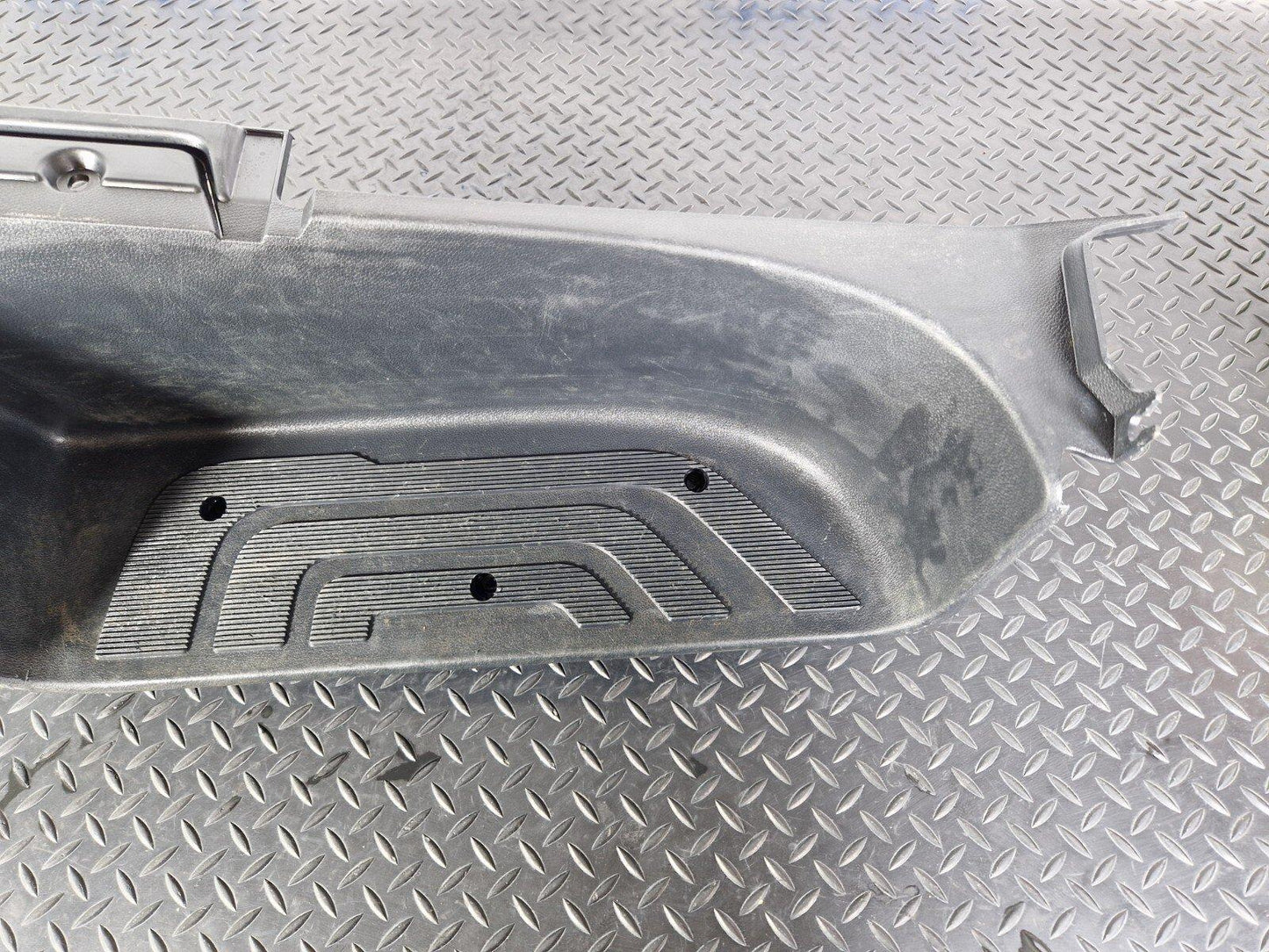 18-ON MERCEDES BENZ SPRINTER W907 W910 SIDE STEP TRIM LEFT SIDE A9106860100