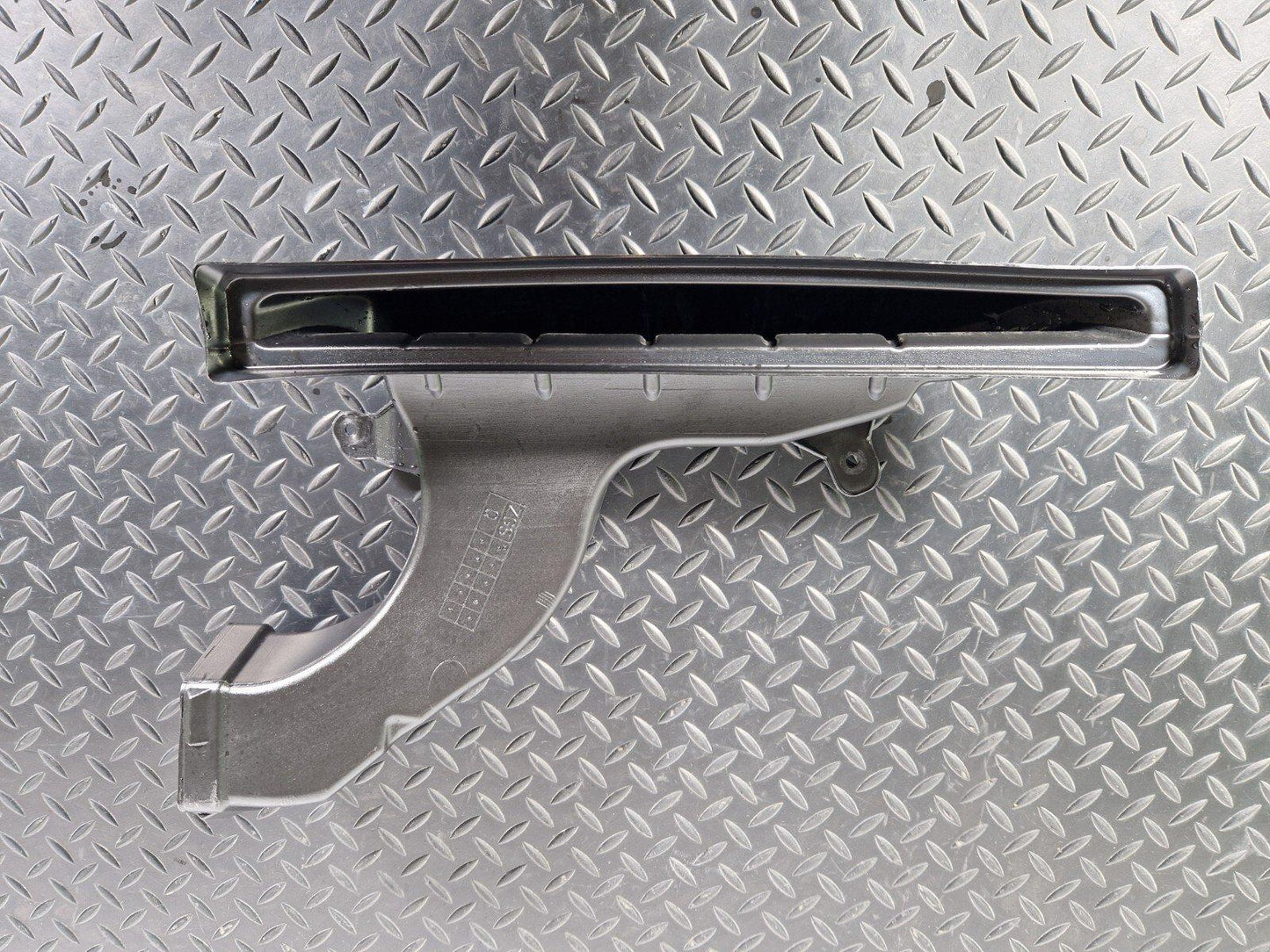 18-ON MERCEDES BENZ SPRINTER W907 W910 DASHBOARD AIR DUCT A9078304801