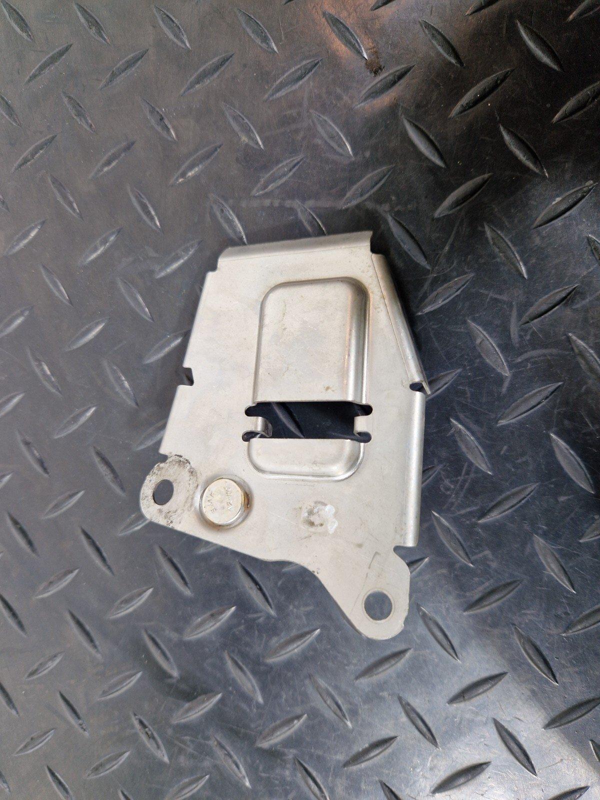 18-ON MERCEDES A CLASS W177 PARTICULATE FILTER PRESSURE SENSOR MOUNT A6541427400