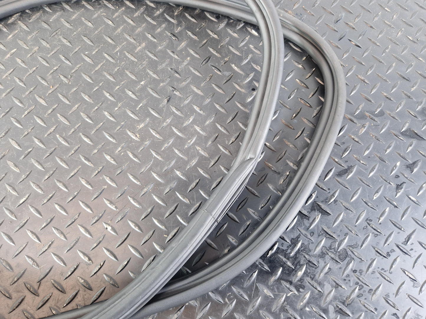Audi A6 Allroad C7 Front Left N/S Door Rubber Seal 4G0837911A