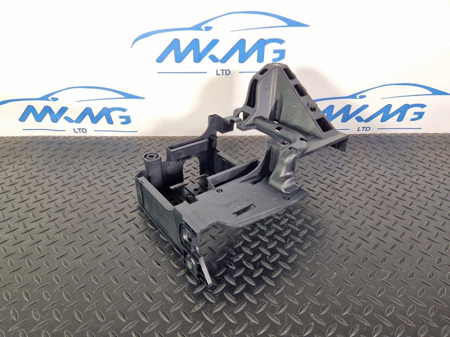 14-21 MERCEDES C300h W205 OEM CD CHANGER ECU HOLDER BRACKET MOUNT A2055458900