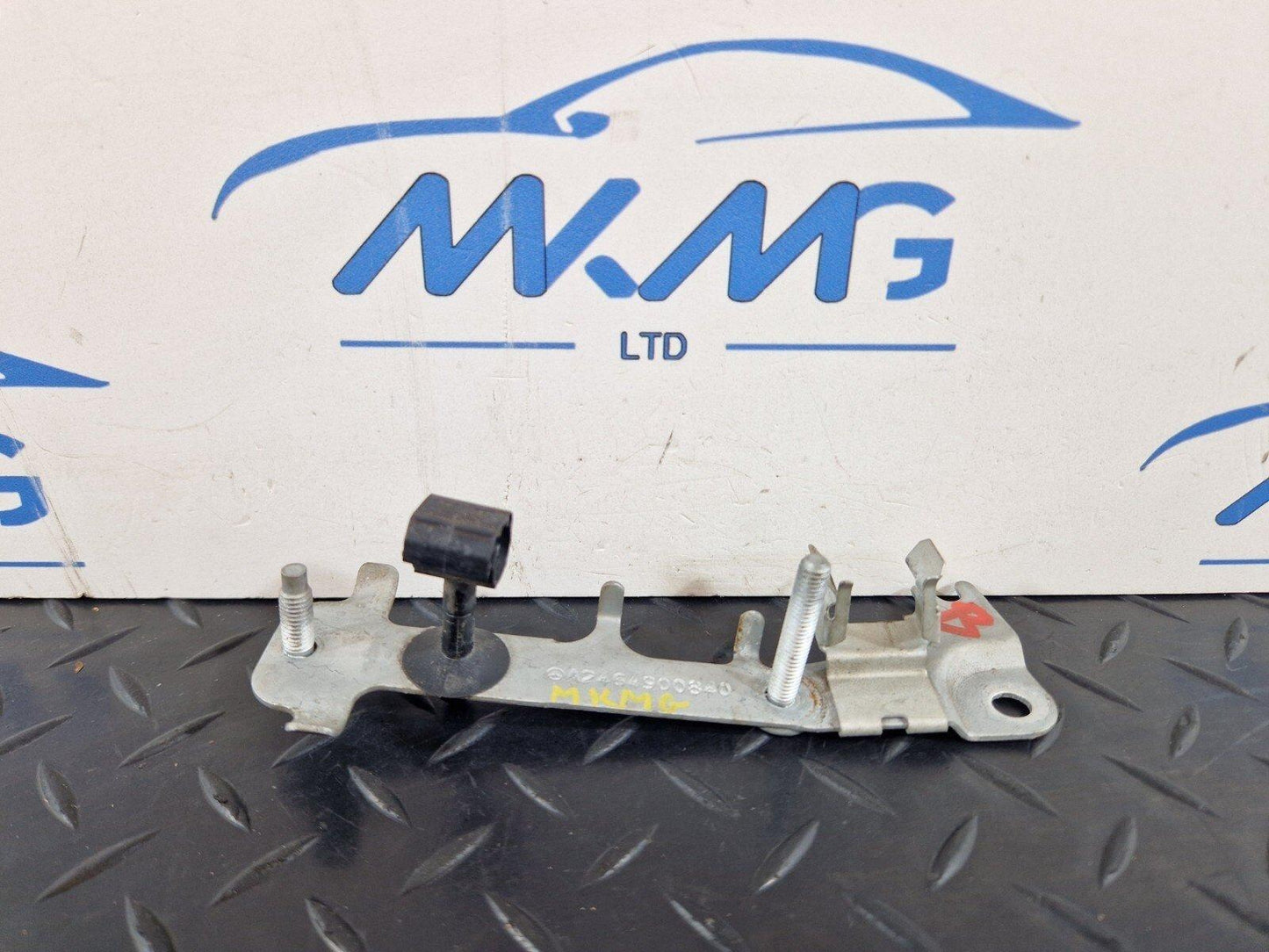 11-19 MERCEDES BENZ ML W166 EXHAUST SYSTEM PRESSURE SENSOR BRACKET A2464900840