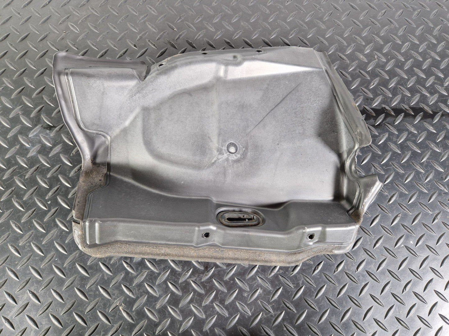 10-13 BMW X5 E70 LCI GENUINE FRONT RIGHT O/S WHEELHOUSE COVER TRIM 7161746