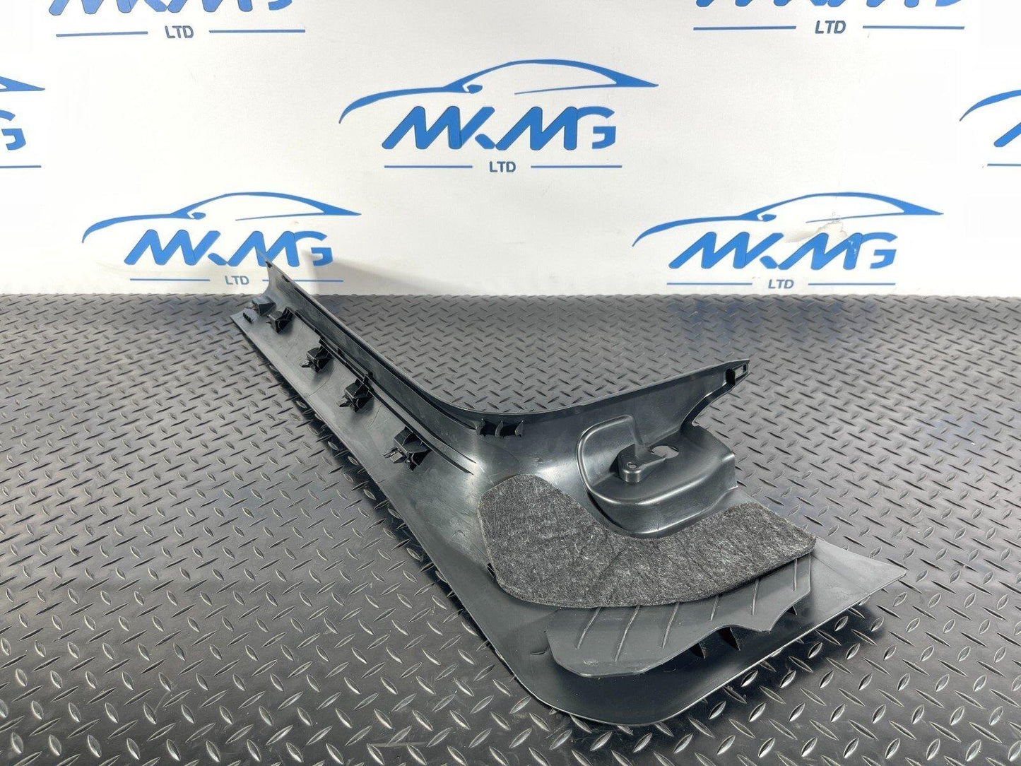 16-19 AUDI A4 B9 GENUINE DRIVERS SIDE LOWER PLASTIC TRIM PANEL 8W2867272A