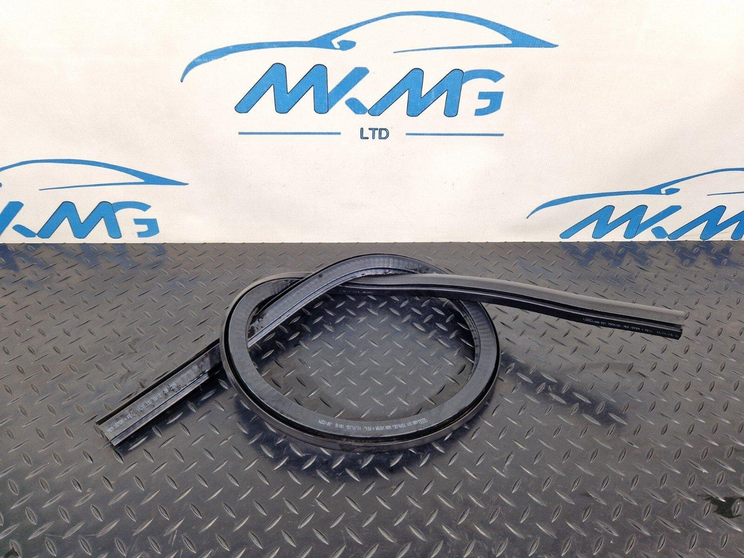 10-18 AUDI A7 4G S-LINE FRONT RIGHT OSF RUBBER WEATHER SEAL 4G8831707A
