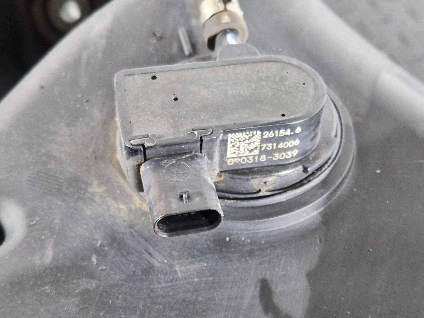 12-18 BMW 3 SERIES F30 F31 LCI GENUINE ADBLUE PASSIVE TANK 7399413