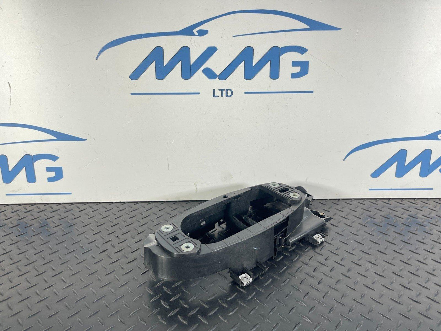 16-19 AUDI A4 B9 GENUINE GEAR SHIFTING MECHANISM MOUNTING FRAME 8W2863531