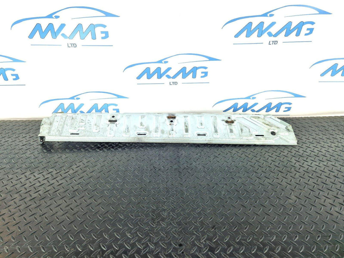 14-23 MERCEDES BENZ VITO W447 SLIDING DOOR STEP MOUNT RIGHT SIDE A4477303500