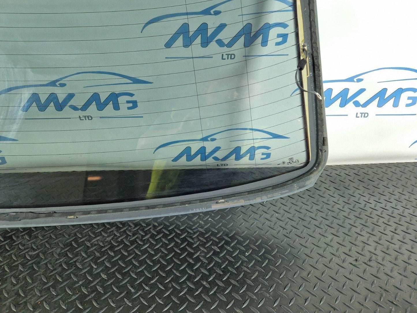 16-19 AUDI A4 B9 GENUINE OEM REAR WINDSHIELD WINDSCREEN WINDOW GLASS 8W5845501