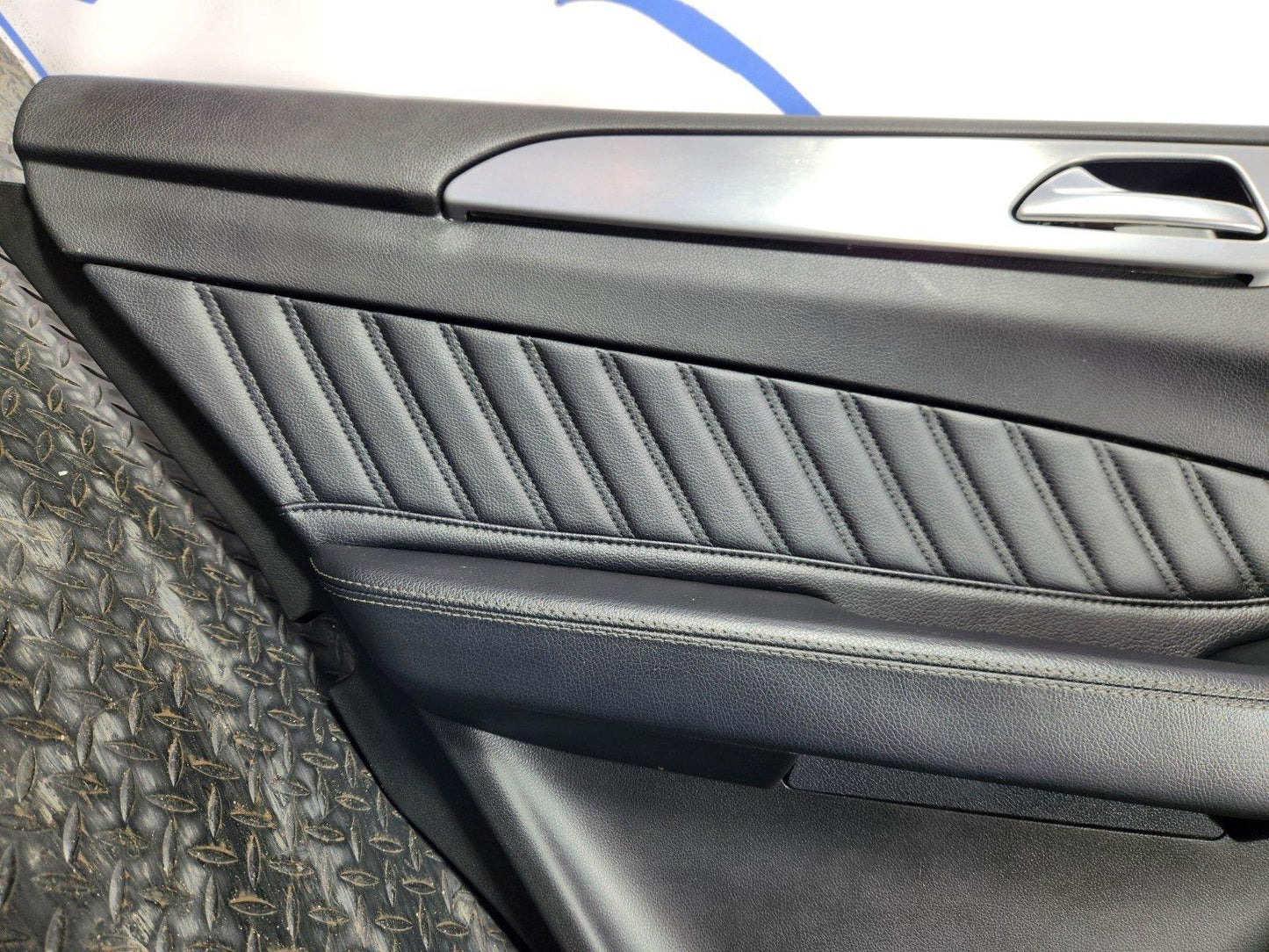 11-19 MERCEDES BENZ ML W166 REAR LEFT N/S/R BLACK LEATHER DOOR CARD PANEL
