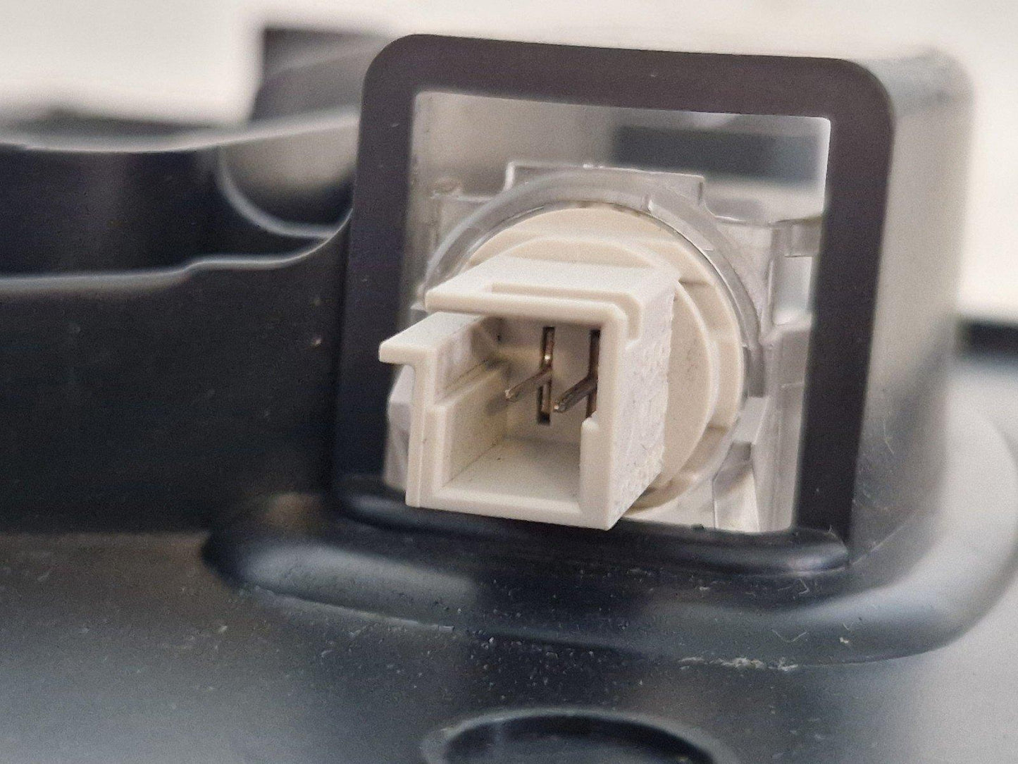MERCEDES A B C E CLASS DASHBOARD UNDER PANEL OBD PLUG A2025402373