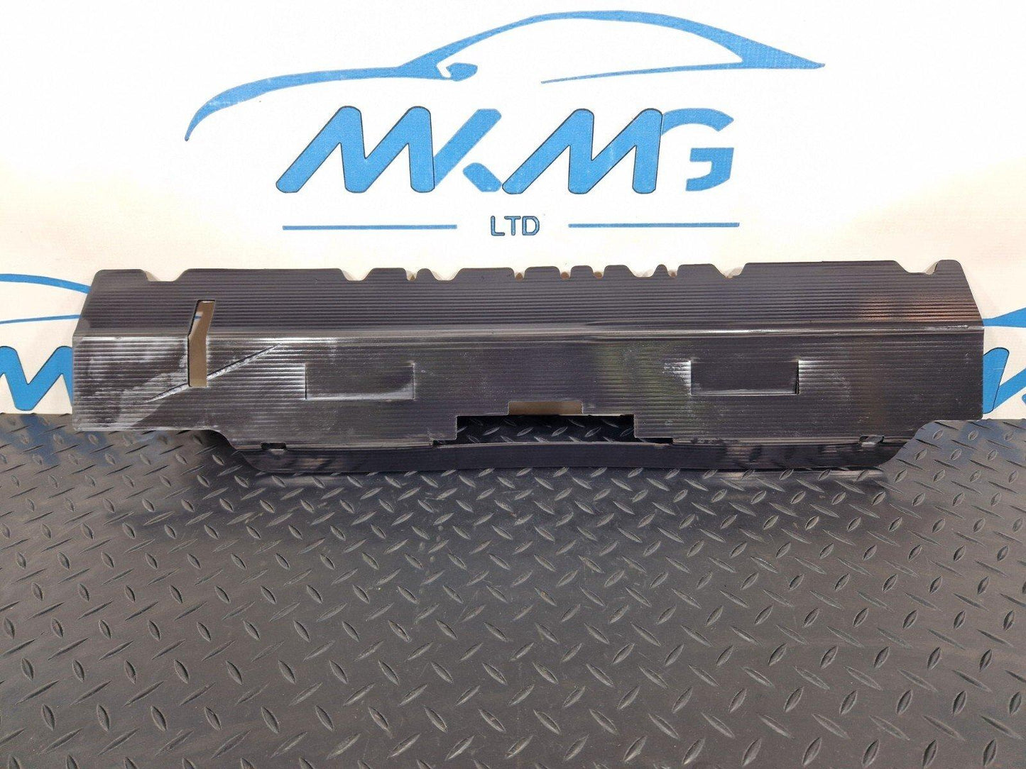 18-ON MERCEDES SPRINTER W907 W910 AIR DUCT COVER A9105050200