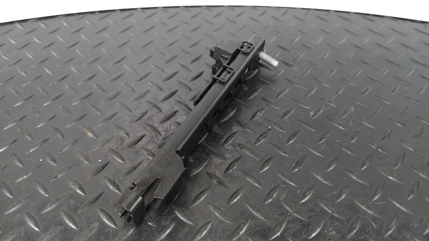 13-19 MERCEDES BENZ CLA W117 C117 FRONT RIGHT SEAT BELT HEIGHT ADJUSTER