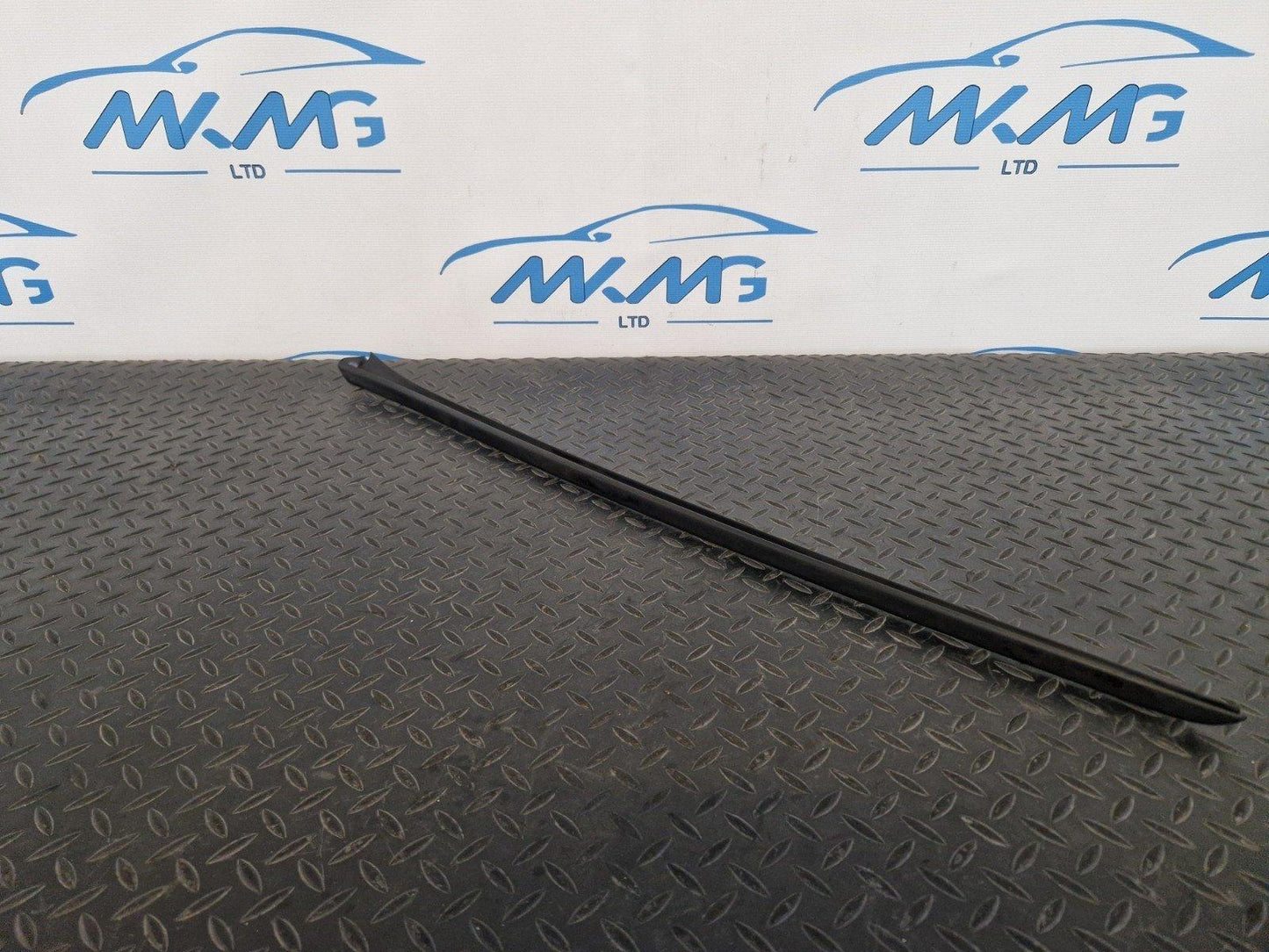 16-20 AUDI Q7 4M OEM FRONT LEFT SIDE N/S/F WINDSHIELD RECEAL MOLDING 4M0854327