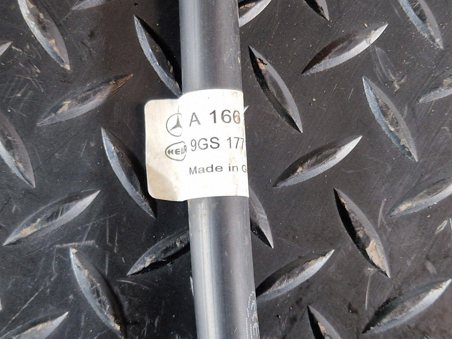 11-19 MERCEDES BENZ ML W166 HEADLIGHT WASHER HOSE PIPE A1668600592