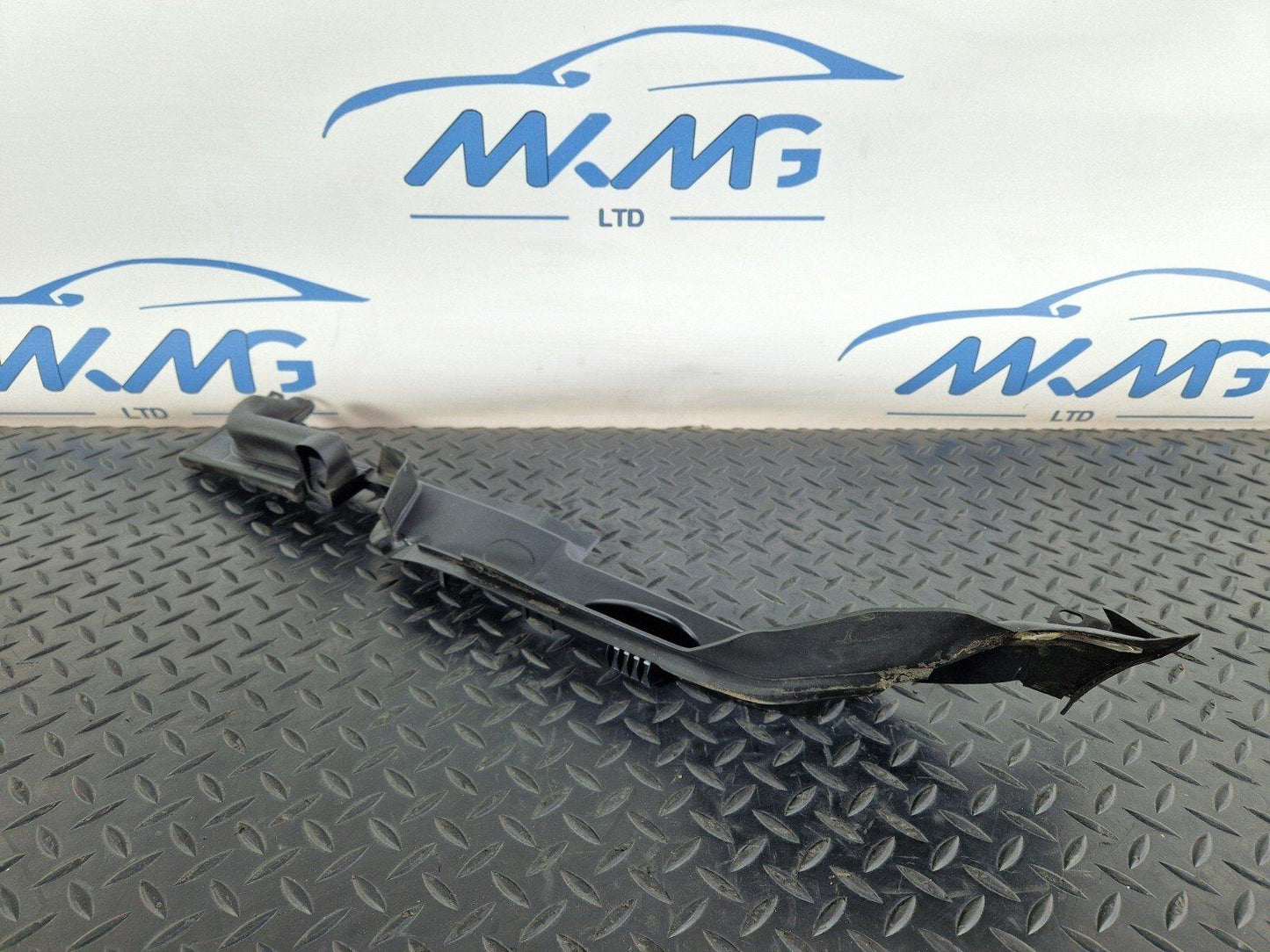 16-19 AUDI A4 B9 S-LINE GENUINE RIGHT DRIVER SIDE WING RUBBER SEAL 8W0821170