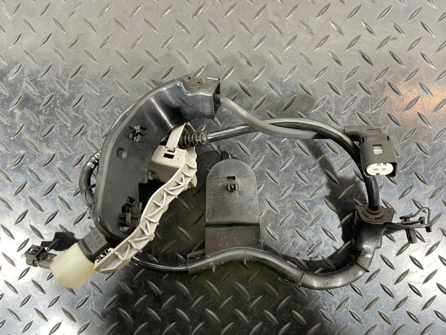 19-ON MERCEDES A CLASS EQ W177 V177 NEARSIDE REAR ABS WIRING LOOM A2475401100