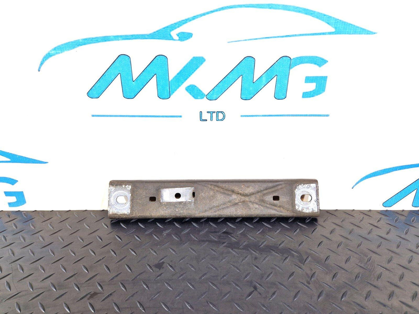 18-ON MERCEDES BENZ A CLASS W177 GENUINE EXHAUST HOLDER BRACKET A2474921400