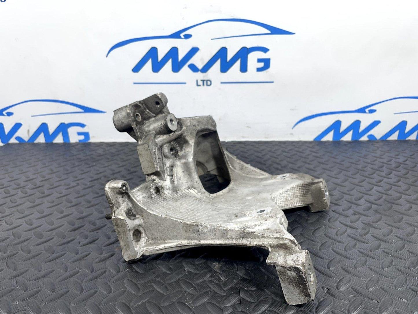 16-19 AUDI A4 B9 AVANT GENUINE FRONT LEFT SIDE SUBFRAME BRACKET 8W0399295