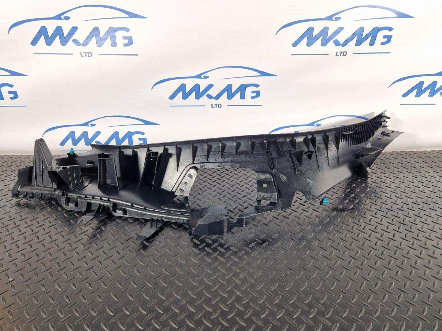 19-ON MERCEDES BENZ B CLASS W247 REAR RIGHT INNER DOOR SILL TRIM A2476909600