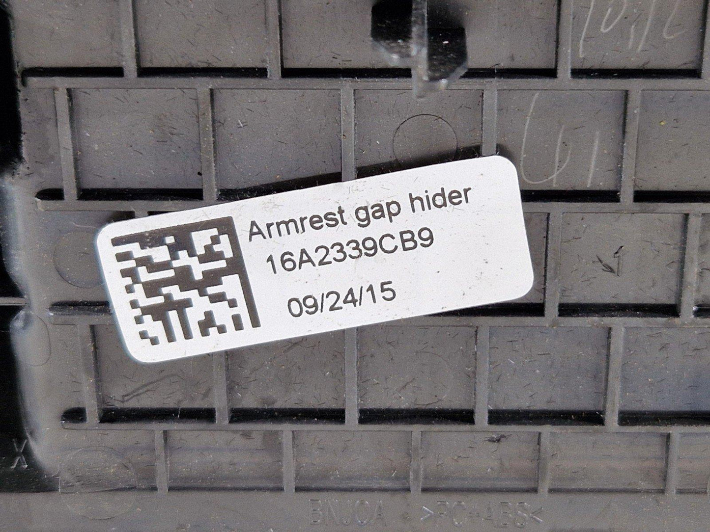 LAND ROVER DISCOVERY SPORT L550 2018 ARMREST GAP HIDER COVER FK72-611F06-A