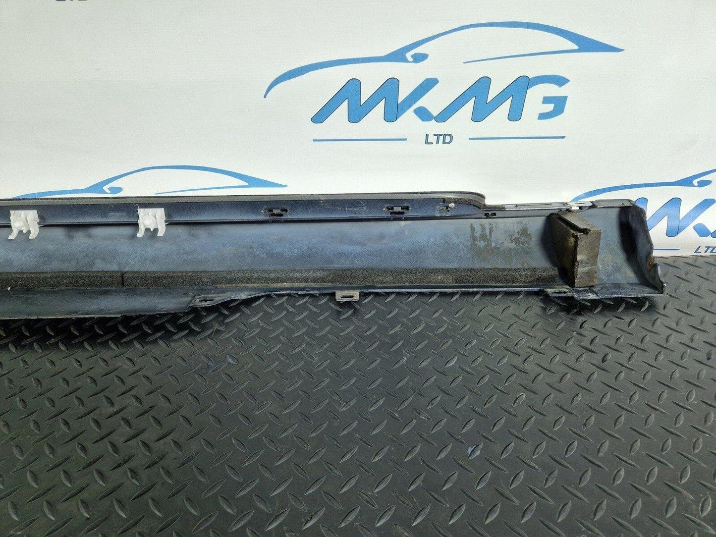 10-17 AUDI A8 4H RIGHT O/S LOWER SILL SKIRT COVER TRIM IN BLUE 4H0853860D